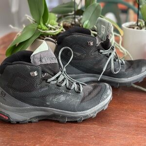 Salomon Women's Outline Mid GTX W Hiking Size 8